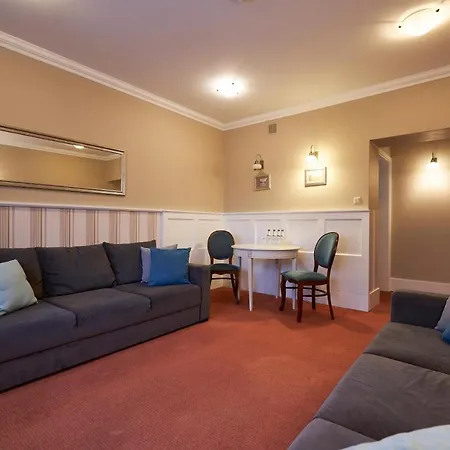 Bed & Breakfast American House Hennela Warsaw