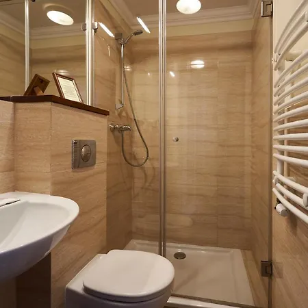 فندق مبيت وإفطار American House Hennela 3*
