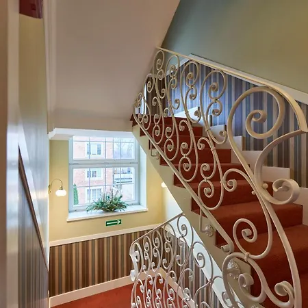 American House Hennela Warschau