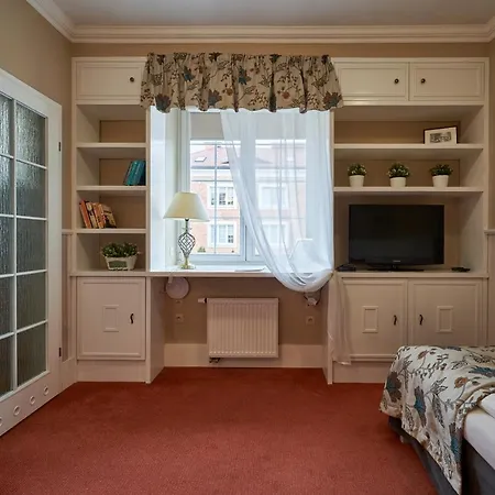 Bed & Breakfast American House Hennela Warsaw