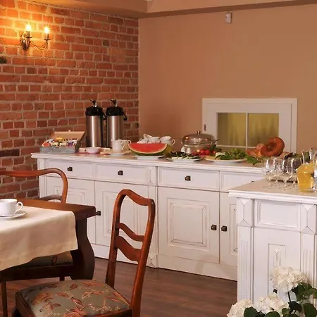 Nocleg ze śniadaniem American House Hennela