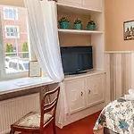 American House Hennela 3* Варшава